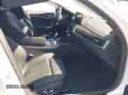 2023 BMW 5 Series 530e с VIN WBA13AG09PCM41820, выставлен на аукционе IAAI как лот 42409541 с пробегом 17 715 миль миль и . История ставок и продаж доступна на DreamBid. Изображение 5.