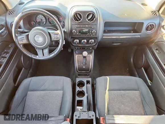 2011 Jeep Compass Latitude z VIN 1J4NF1FB5BD271774, wystawiony jako Copart lot #86056655 z przebiegiem 140 558 mil mil oraz Szkoda całkowita • Salvage title. Historia ofert i sprzedaży dostępna na DreamBid. Obrazek 8.