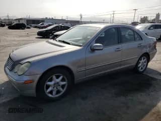 2004 Mercedes-Benz C 320 with VIN WDBRF64J34F447323, listed as a Copart auction lot 60122185 with 141,758 mi miles and Salvage title. Bid and sale history available at DreamBid. Image 1.