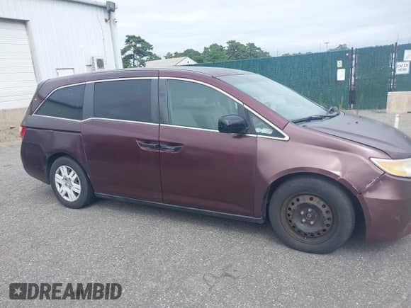 2013 Honda Odyssey LX с VIN 5FNRL5H21DB045621, выставлен на аукционе IAAI как лот 43204838 с пробегом 254 632 миль миль и . История ставок и продаж доступна на DreamBid. Изображение 13.