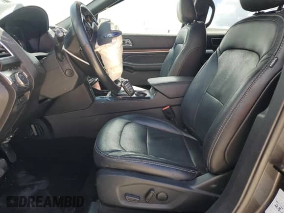 2019 Ford Explorer Limited z VIN 1FM5K7F82KGA64102, wystawiony jako Copart lot #67189415 z przebiegiem 125 301 mil mil oraz Szkoda całkowita • Salvage title. Historia ofert i sprzedaży dostępna na DreamBid. Obrazek 7.