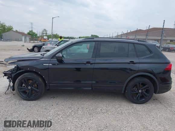 2024 Volkswagen Tiguan SE R-Line Black с VIN 3VV8B7AX2RM019937, выставлен на аукционе IAAI как лот 42462068 с пробегом 24 904 миль миль и . История ставок и продаж доступна на DreamBid. Изображение 14.