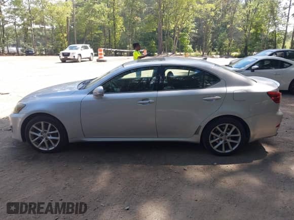 2011 Lexus IS 250 with VIN JTHCF5C23B5047940, listed as a IAAI auction lot 43103046 with 151,481 mi miles and . Bid and sale history available at DreamBid. Image 14.