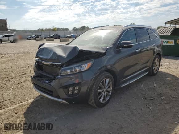 2016 Kia Sorento SXL z VIN 5XYPKDA56GG085361, wystawiony jako Copart lot #84956405 z przebiegiem 139 310 mil mil oraz Szkoda całkowita • Salvage title. Historia ofert i sprzedaży dostępna na DreamBid. Obrazek 1.