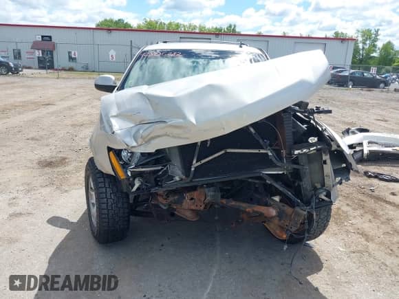 2008 Chevrolet Suburban LTZ с VIN 1GNFC16028R140953, выставлен на аукционе IAAI как лот 42806282 с пробегом 147 814 миль миль и . История ставок и продаж доступна на DreamBid. Изображение 12.