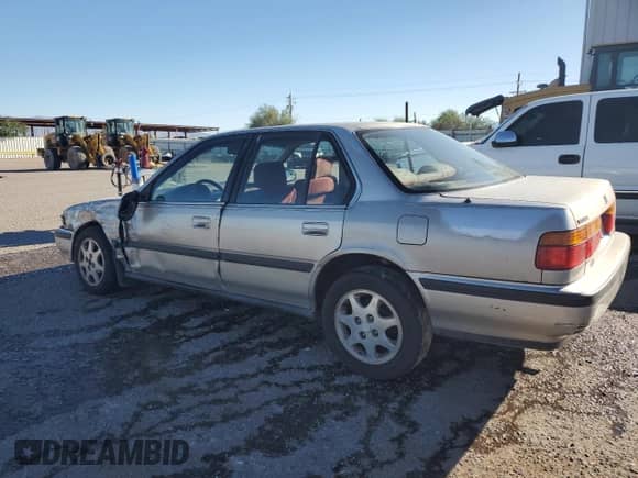 1990 Honda Accord LX with VIN JHMCB7651LC129028, listed as a Copart auction lot 82001875 with 158,454 mi miles and Salvage title. Bid and sale history available at DreamBid. Image 2.