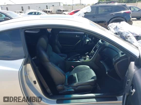 2012 Hyundai Genesis Coupe R-Spec с VIN KMHHU6KH4CU068422, выставлен на аукционе IAAI как лот 43119820 с пробегом 117 748 миль миль и . История ставок и продаж доступна на DreamBid. Изображение 5.