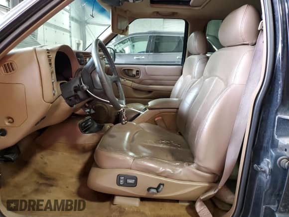 1998 Chevrolet Blazer LT z VIN 1GNDT13W3W2139171, wystawiony jako Copart lot #50983195 z przebiegiem 157 580 mil mil oraz Czysty tytuł • Clean title. Historia ofert i sprzedaży dostępna na DreamBid. Obrazek 7.