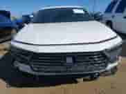 2025 Honda Accord Sport-L z VIN 1HGCY2F77SA033940, wystawiony jako IAAI lot #43419456 z przebiegiem 6 501 mil mil oraz . Historia ofert i sprzedaży dostępna na DreamBid. Obrazek 6.