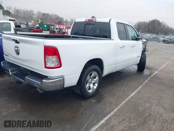 2020 Ram 1500 Big Horn z VIN 1C6RREBT0LN266926, wystawiony jako IAAI lot #41794173 z przebiegiem 126 043 mil mil oraz . Historia ofert i sprzedaży dostępna na DreamBid. Obrazek 4.