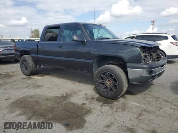 2005 Chevrolet Silverado 1500 LS z VIN 2GCEC13T151338673, wystawiony jako Copart lot #82230905 z przebiegiem Nie podano mil oraz Szkoda całkowita • Salvage title. Historia ofert i sprzedaży dostępna na DreamBid. Obrazek 4.