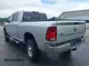 2010 Dodge 2500 SLT z VIN 3D7UT2CL9AG130789, wystawiony jako IAAI lot #42358839 z przebiegiem 128 802 mil mil oraz . Historia ofert i sprzedaży dostępna na DreamBid. Obrazek 3.