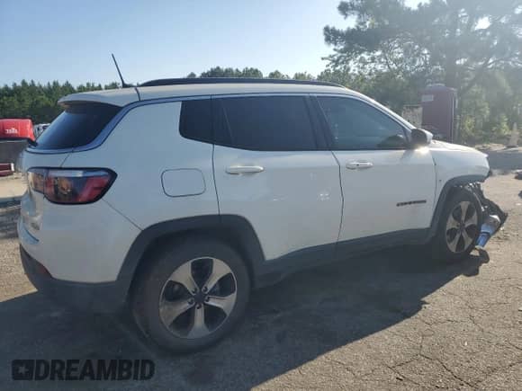 2018 Jeep Compass Latitude with VIN 3C4NJCBB3JT271710, listed as a Copart auction lot 61547015 with 161,864 mi miles and Salvage title. Bid and sale history available at DreamBid. Image 3.