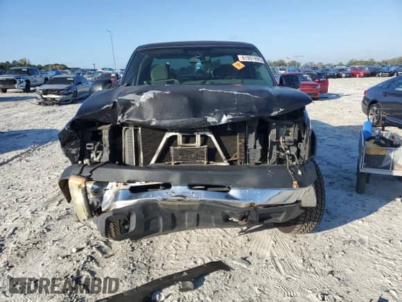 2004 Chevrolet Silverado 2500HD LS with VIN 1GCHK29U04E246568, listed as a Copart auction lot 81997895 with Not provided miles and Salvage title. Bid and sale history available at DreamBid. Image 5.