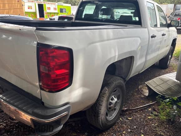 2015 Chevrolet Silverado 2500HD Work Truck z VIN 1GC2KUEG8FZ522024, wystawiony jako Copart lot #68167265 z przebiegiem 287 349 mil mil oraz Czysty tytuł • Clean title. Historia ofert i sprzedaży dostępna na DreamBid. Obrazek 4.