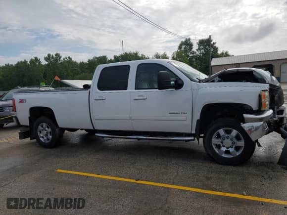 2011 Chevrolet Silverado 1500 с VIN 1GC4C1C83BF113571, выставлен на аукционе Copart как лот 58691455 с пробегом 494 553 миль миль и Списание • Salvage title. История ставок и продаж доступна на DreamBid. Изображение 4.