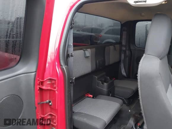 2011 Chevrolet Colorado 1LT с VIN 1GCESCF92B8135640, выставлен на аукционе IAAI как лот 41509744 с пробегом 105 409 миль миль и . История ставок и продаж доступна на DreamBid. Изображение 8.