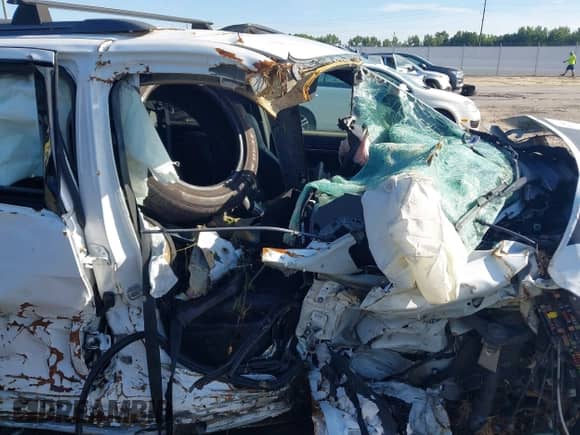 2018 Jeep Grand Cherokee Trailhawk z VIN 1C4RJFLG5JC107125, wystawiony jako IAAI lot #42846160 z przebiegiem Nie podano mil oraz . Historia ofert i sprzedaży dostępna na DreamBid. Obrazek 18.