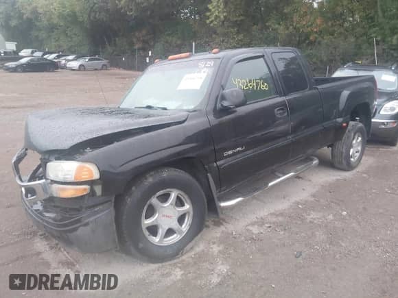 2002 GMC Sierra 1500 Denali z VIN 2GTFK69UX21339224, wystawiony jako IAAI lot #43264760 z przebiegiem 240 363 mil mil oraz . Historia ofert i sprzedaży dostępna na DreamBid. Obrazek 2.