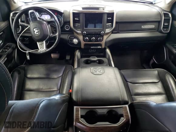 2020 Ram 1500 Laramie z VIN 1C6SRFJT2LN302317, wystawiony jako Copart lot #70619615 z przebiegiem 84 782 mil mil oraz Szkoda całkowita • Salvage title. Historia ofert i sprzedaży dostępna na DreamBid. Obrazek 8.