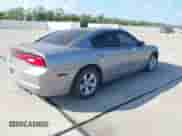 2014 Dodge Charger SE z VIN 2C3CDXBG9EH192983, wystawiony jako IAAI lot #43553133 z przebiegiem 124 512 mil mil oraz . Historia ofert i sprzedaży dostępna na DreamBid. Obrazek 4.