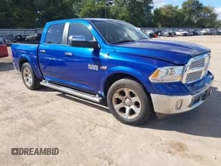2015 Ram 1500 Laramie z VIN 1C6RR6NT5FS514434, wystawiony jako IAAI lot #43369780 z przebiegiem 134 614 mil mil oraz . Historia ofert i sprzedaży dostępna na DreamBid. Obrazek 1.