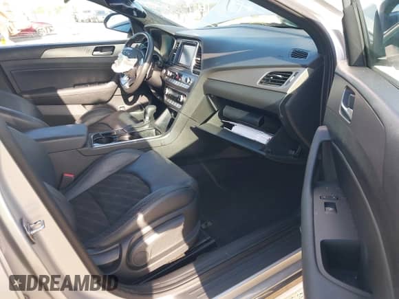 2018 Hyundai Sonata Limited Plus с VIN 5NPE34AB4JH687959, выставлен на аукционе IAAI как лот 41887909 с пробегом Не указан миль и . История ставок и продаж доступна на DreamBid. Изображение 5.