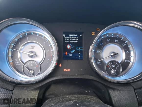 2012 Chrysler 300 S z VIN 2C3CCABGXCH192942, wystawiony jako Copart lot #84623235 z przebiegiem 144 321 mil mil oraz Szkoda całkowita • Salvage title. Historia ofert i sprzedaży dostępna na DreamBid. Obrazek 9.