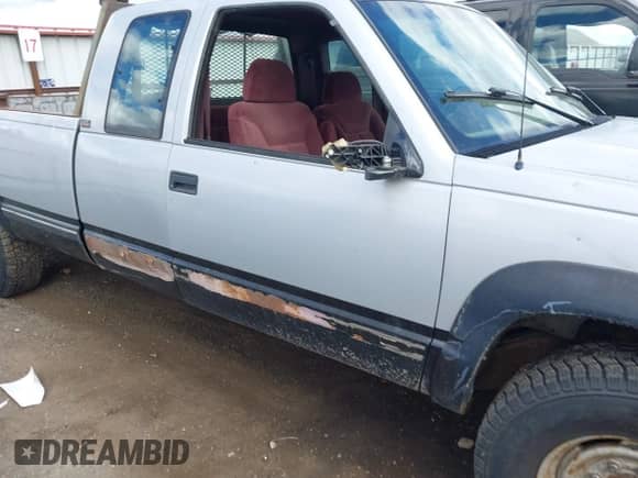 1995 Chevrolet Silverado 2500 с VIN 1GCGK29F3SE274603, выставлен на аукционе IAAI как лот 43355211 с пробегом 197 837 миль миль и . История ставок и продаж доступна на DreamBid. Изображение 6.