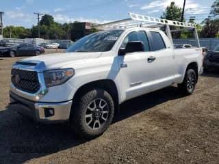 2018 Toyota Tundra SR с VIN 5TFUY5F11JX714476, выставлен на аукционе Copart как лот 65454315 с пробегом 149 356 миль миль и Списание • Salvage title. История ставок и продаж доступна на DreamBid. Изображение 1.