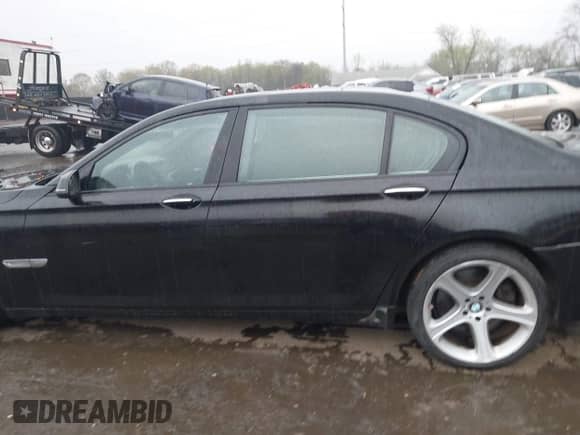 2013 BMW 7 Series 750Li с VIN WBAYE8C53DD133504, выставлен на аукционе IAAI как лот 42005346 с пробегом 142 894 миль миль и . История ставок и продаж доступна на DreamBid. Изображение 14.