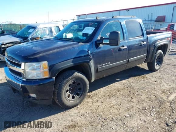2007 Chevrolet Silverado 1500 1LT with VIN 2GCEK13M571509245, listed as a IAAI auction lot 43353113 with 238,501 mi miles and . Bid and sale history available at DreamBid. Image 17.