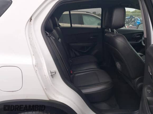 2018 Chevrolet Trax LT z VIN KL7CJPSB3JB606381, wystawiony jako IAAI lot #43568886 z przebiegiem 104 729 mil mil oraz . Historia ofert i sprzedaży dostępna na DreamBid. Obrazek 8.