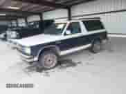 1987 Chevrolet Blazer z VIN 1GNCT18R3H0152807, wystawiony jako IAAI lot #41850727 z przebiegiem 96 276 mil mil oraz . Historia ofert i sprzedaży dostępna na DreamBid. Obrazek 2.