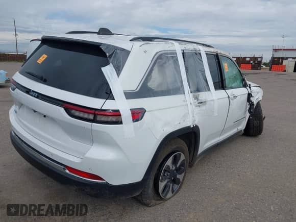 2024 Jeep Grand Cherokee with VIN 1C4RJYB61RC710573, listed as a IAAI auction lot 43369280 with Not provided miles and . Bid and sale history available at DreamBid. Image 4.