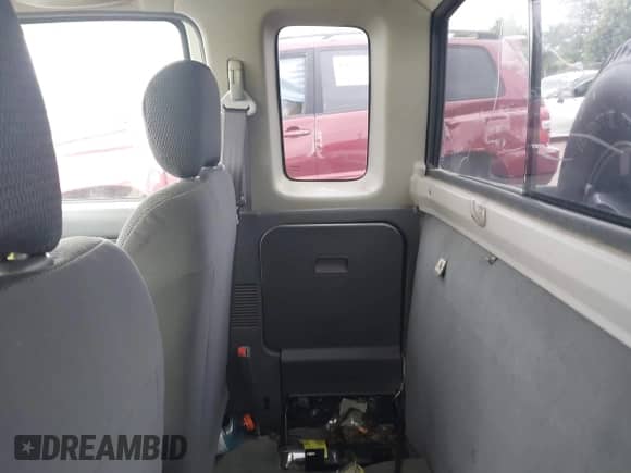 2001 Nissan Frontier SE z VIN 1N6ED26Y01C391490, wystawiony jako IAAI lot #42902106 z przebiegiem 386 421 mil mil oraz . Historia ofert i sprzedaży dostępna na DreamBid. Obrazek 8.