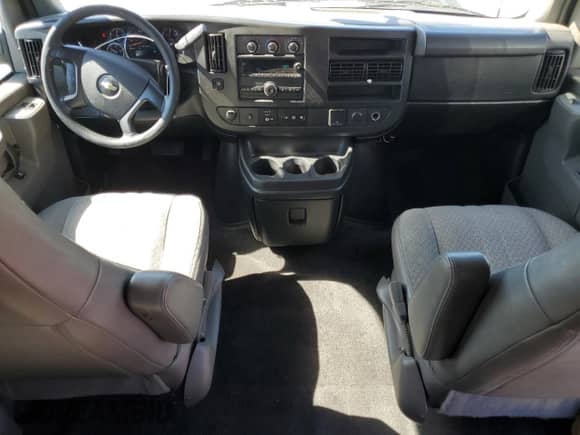 2016 Chevrolet Express Passenger LT с VIN 1GAZGPFG7G1162043, выставлен на аукционе Copart как лот 65962725 с пробегом 153 278 миль миль и Списание • Salvage title. История ставок и продаж доступна на DreamBid. Изображение 8.