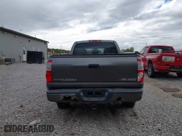 2005 Toyota Tundra Limited с VIN 5TBDT48165S473282, выставлен на аукционе IAAI как лот 43382606 с пробегом 166 678 миль миль и . История ставок и продаж доступна на DreamBid. Изображение 17.