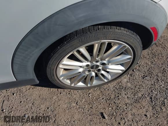 2015 MINI Hardtop S с VIN WMWXP7C59F2A58681, выставлен на аукционе IAAI как лот 43415107 с пробегом 103 468 миль миль и . История ставок и продаж доступна на DreamBid. Изображение 11.