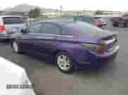 2013 Hyundai Sonata GLS z VIN 5NPEB4AC8DH599626, wystawiony jako IAAI lot #43401873 z przebiegiem 65 097 mil mil oraz . Historia ofert i sprzedaży dostępna na DreamBid. Obrazek 3.