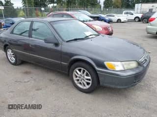 2001 Toyota Camry LE z VIN 4T1BF28K41U968102, wystawiony jako IAAI lot #43192756 z przebiegiem 268 829 mil mil oraz . Historia ofert i sprzedaży dostępna na DreamBid. Obrazek 1.
