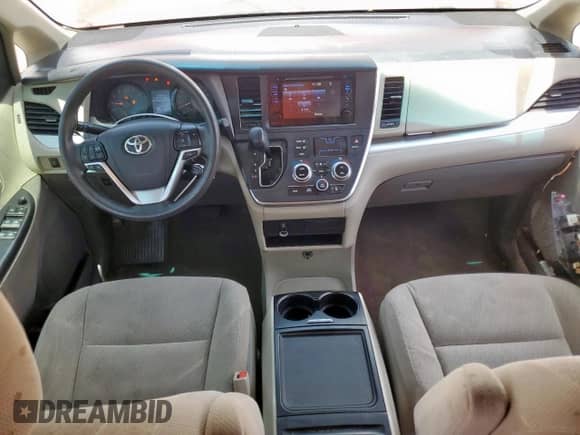 2017 Toyota Sienna LE Auto Access Seat z VIN 5TDKZ3DC4HS853532, wystawiony jako Copart lot #58519405 z przebiegiem 106 463 mil mil oraz Czysty tytuł • Clean title. Historia ofert i sprzedaży dostępna na DreamBid. Obrazek 8.