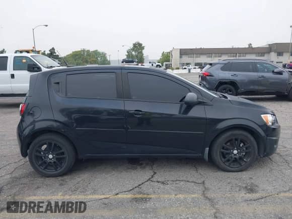 2014 Chevrolet Sonic LT с VIN 1G1JC6SB1E4179347, выставлен на аукционе IAAI как лот 42437777 с пробегом 87 586 миль миль и . История ставок и продаж доступна на DreamBid. Изображение 13.