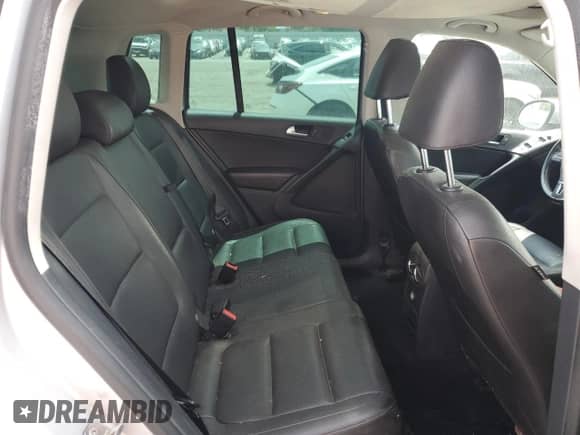 2013 Volkswagen Tiguan SE z VIN WVGAV3AX3DW612758, wystawiony jako Copart lot #53255775 z przebiegiem 121 681 mil mil oraz Czysty tytuł • Clean title. Historia ofert i sprzedaży dostępna na DreamBid. Obrazek 11.