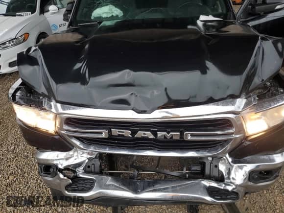 2019 Ram 1500 Big Horn z VIN 1C6SRFBT3KN701606, wystawiony jako Copart lot #69462385 z przebiegiem 141 696 mil mil oraz Czysty tytuł • Clean title. Historia ofert i sprzedaży dostępna na DreamBid. Obrazek 11.