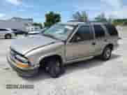 2000 Chevrolet Blazer LS z VIN 1GNCS13W2Y2395156, wystawiony jako Copart lot #65617525 z przebiegiem 140 108 mil mil oraz Szkoda całkowita • Salvage title. Historia ofert i sprzedaży dostępna na DreamBid. Obrazek 1.