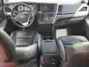 2020 Toyota Sienna SE z VIN 5TDXZ3DC9LS030514, wystawiony jako Copart lot #55962175 z przebiegiem 40 316 mil mil oraz Szkoda całkowita • Salvage title. Historia ofert i sprzedaży dostępna na DreamBid. Obrazek 8.