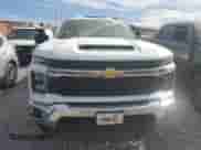 2024 Chevrolet Silverado 2500HD LT z VIN 1GC4YNE79RF266415, wystawiony jako Copart lot #47175695 z przebiegiem Nie podano mil oraz Szkoda całkowita • Salvage title. Historia ofert i sprzedaży dostępna na DreamBid. Obrazek 5.