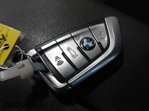 2019 BMW 5 Series 530i xDrive with VIN WBAJA7C52KWW09279, listed as a IAAI auction lot 43015006 with 166,634 mi miles and . Bid and sale history available at DreamBid. Image 11.