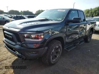 2019 Ram 1500 Rebel z VIN 1C6SRFET7KN841704, wystawiony jako Copart lot #67976085 z przebiegiem 53 915 mil mil oraz Szkoda całkowita • Salvage title. Historia ofert i sprzedaży dostępna na DreamBid. Obrazek 1.